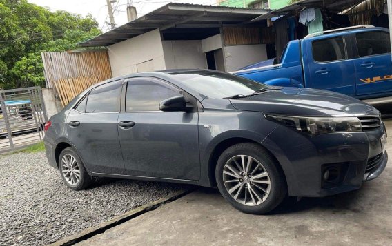 Sell White 2016 Toyota Corolla altis in Manila-4