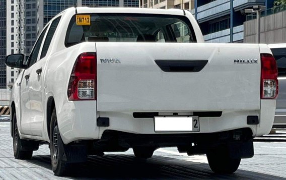 Selling White Toyota Hilux 2019 in Makati-6