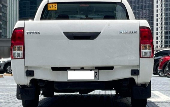Selling White Toyota Hilux 2019 in Makati-4