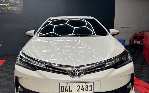Pearl White Toyota Corolla 2018 for sale in Automatic-1