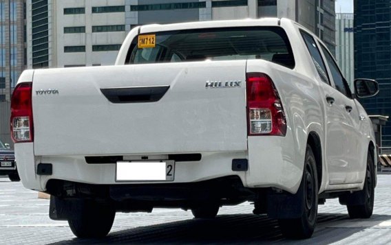 Selling White Toyota Hilux 2019 in Makati-3