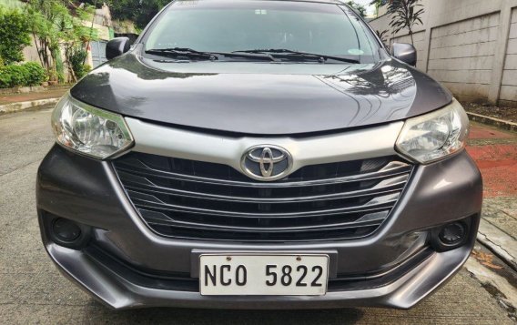 Selling White Toyota Avanza 2017 in Quezon City-1