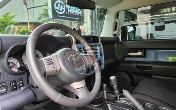 2016 Toyota FJ Cruiser  4.0L V6 in Manila, Metro Manila-9