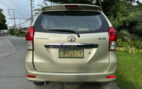 Selling White Toyota Avanza 2013 in Las Piñas-3