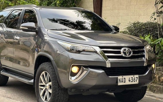 White Toyota Fortuner 2017 for sale in Manila-6