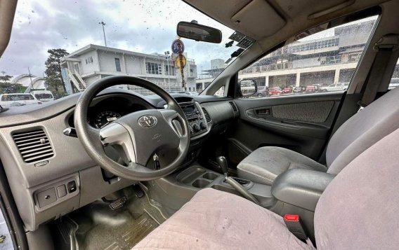 White Toyota Innova 2012 for sale in Automatic-3