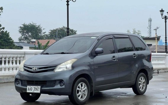 Selling White Toyota Avanza 2014 in Parañaque-2