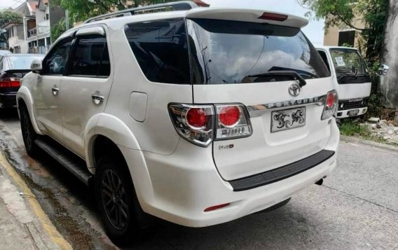 White Toyota Fortuner 2012 for sale in Quezon City-6