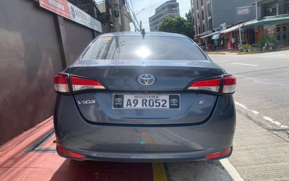 Selling White Toyota Vios 2019 in Quezon City-3