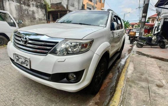 White Toyota Fortuner 2012 for sale in Quezon City-2