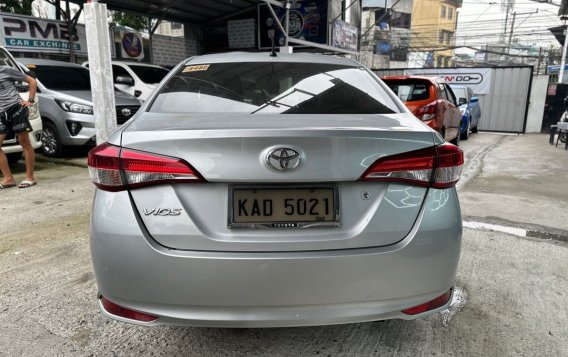 Selling White Toyota Vios 2020 in Quezon City-2