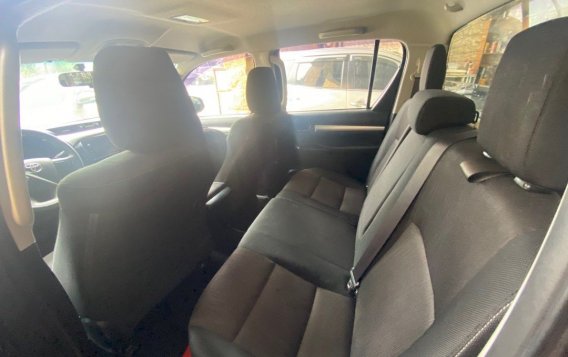 White Toyota Hilux 2018 for sale in Quezon City-3