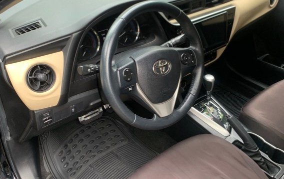 White Toyota Corolla altis 2018 for sale in Automatic-7