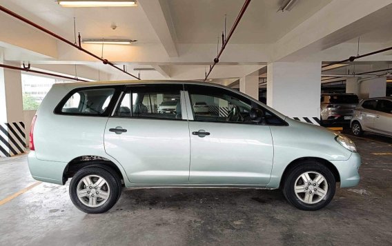 Silver Toyota Innova 2005 for sale in Manual-4