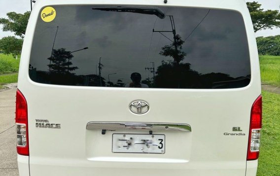 Pearl White Toyota Hiace 2017 for sale in Automatic-3