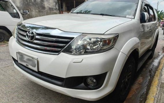 Selling White Toyota Fortuner 2012 in Quezon City-1