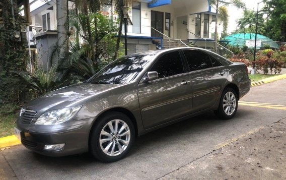Selling White Toyota Camry 2004 in Quezon City-1
