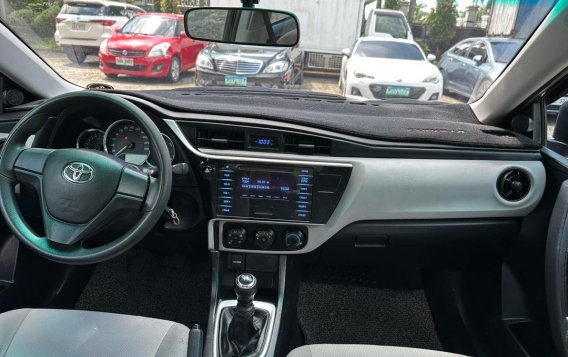 Selling White Toyota Corolla altis 2018 in Manila-8