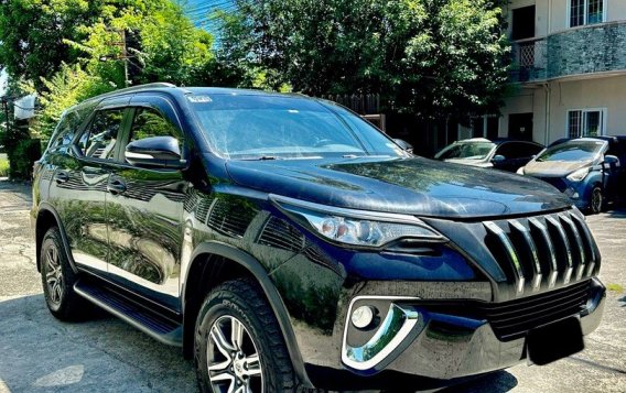 Selling White Toyota Fortuner 2017 in Las Piñas-1