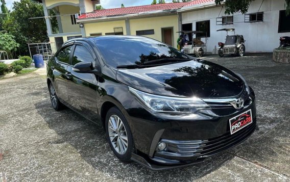 Selling White Toyota Corolla altis 2018 in Manila-2