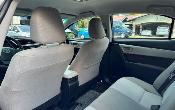 Selling White Toyota Corolla altis 2018 in Manila-7