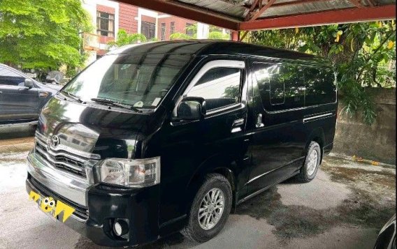 Selling Pearl White Toyota Hiace Super Grandia 2018 in Quezon City