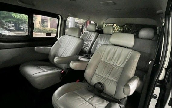 Selling Pearl White Toyota Hiace Super Grandia 2018 in Quezon City-3