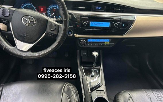 White Toyota Corolla altis 2015 for sale in Mandaue-7