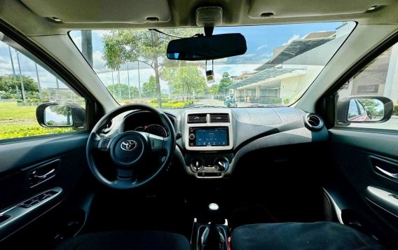 Selling White Toyota Wigo 2019 in Makati-5
