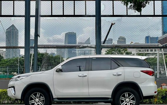 2016 Toyota Fortuner  2.4 G Diesel 4x2 AT in Makati, Metro Manila-17