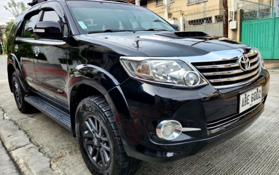 White Toyota Fortuner 2016 for sale in Quezon City-2