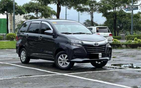 Sell White 2020 Toyota Avanza in Makati-1