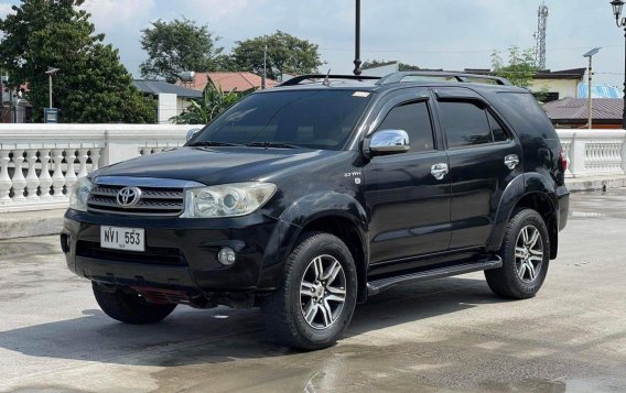 White Toyota Fortuner 2009 for sale in Parañaque-1