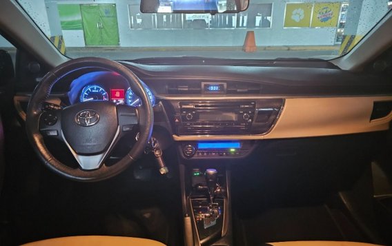 White Toyota Corolla altis 2014 for sale in Automatic-7