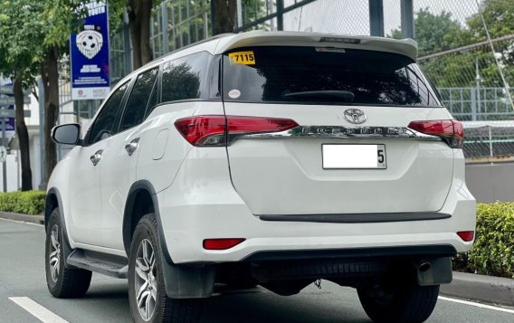 Selling White Toyota Fortuner 2016 in Makati-3