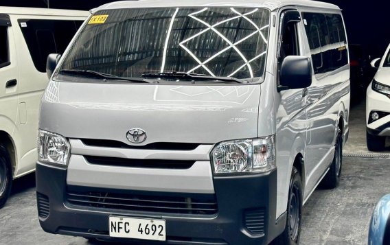 Selling White Toyota Hiace 2021 in Parañaque-1