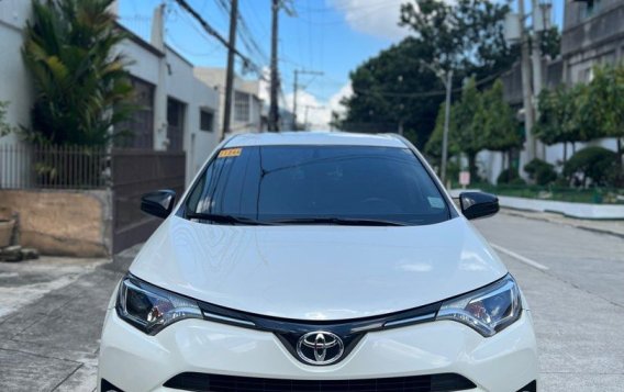 Pearl White Toyota Rav4 2018 for sale in Automatic