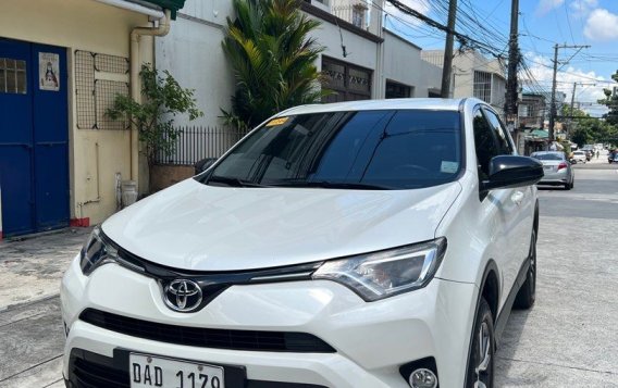 Pearl White Toyota Rav4 2018 for sale in Automatic-1