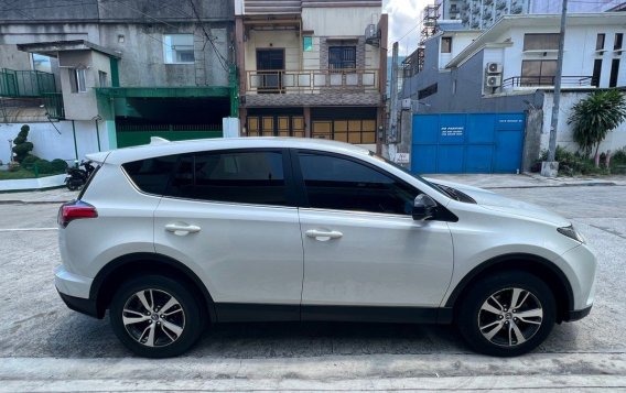 Pearl White Toyota Rav4 2018 for sale in Automatic-5