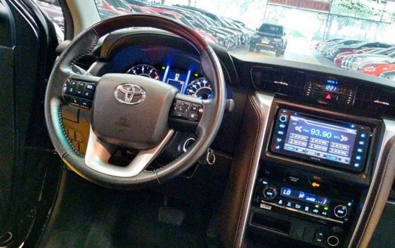 White Toyota Fortuner 2018 for sale in Quezon City-6