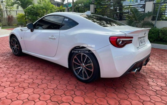 2018 Toyota 86 2.0 White Pearl AT in Manila, Metro Manila-5