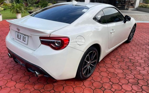 2018 Toyota 86 2.0 White Pearl AT in Manila, Metro Manila-7