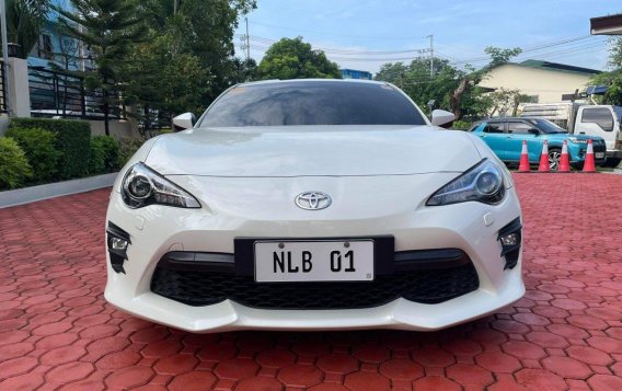 Selling White Toyota 86 2018 in Manila-4