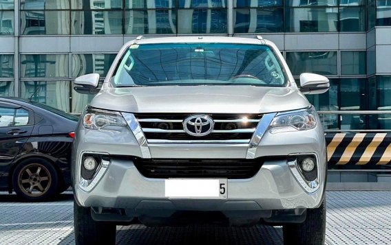 Selling White Toyota Fortuner 2020 in Makati-1