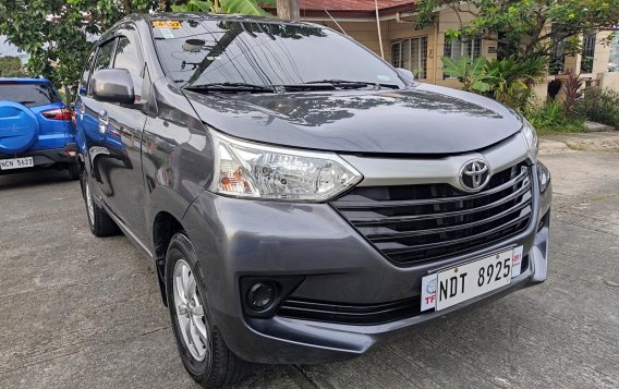 Selling Grey Toyota Avanza 2016 SUV / MPV at Automatic  at 37000 in Manila