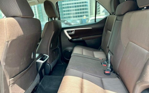 Selling White Toyota Fortuner 2020 in Makati-8