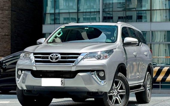 Selling White Toyota Fortuner 2020 in Makati-2