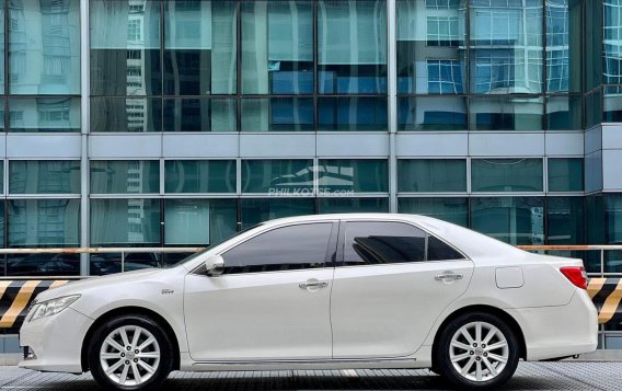 2014 Toyota Camry 2.5 V White Pearl in Makati, Metro Manila-3