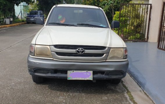 White Toyota Hilux 2003 for sale in Makati-2