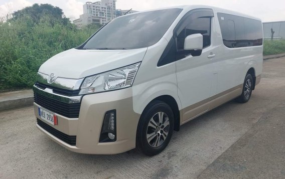 Selling White Toyota Hiace 2019 in Marikina-1